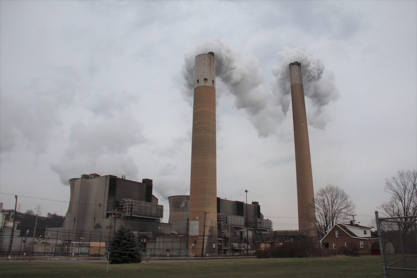 Usina de energia movida a carvão de Bruce Mansfield em Shippingport, Pensilvânia.  , que foi desativado no início de novembro de 2019.