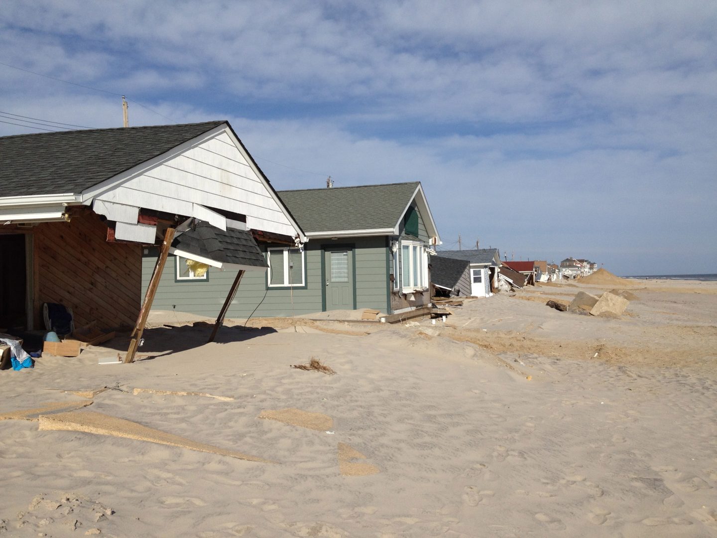 Homes damaged along the New Jersey Shore after Hurricane Sandy in 2012. (b0jangles via Flickr Creative Commons: https://bit.ly/1mhaR6e)