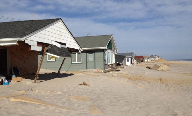 Homes damaged along the New Jersey Shore after Hurricane Sandy in 2012. (b0jangles via Flickr Creative Commons: https://bit.ly/1mhaR6e)