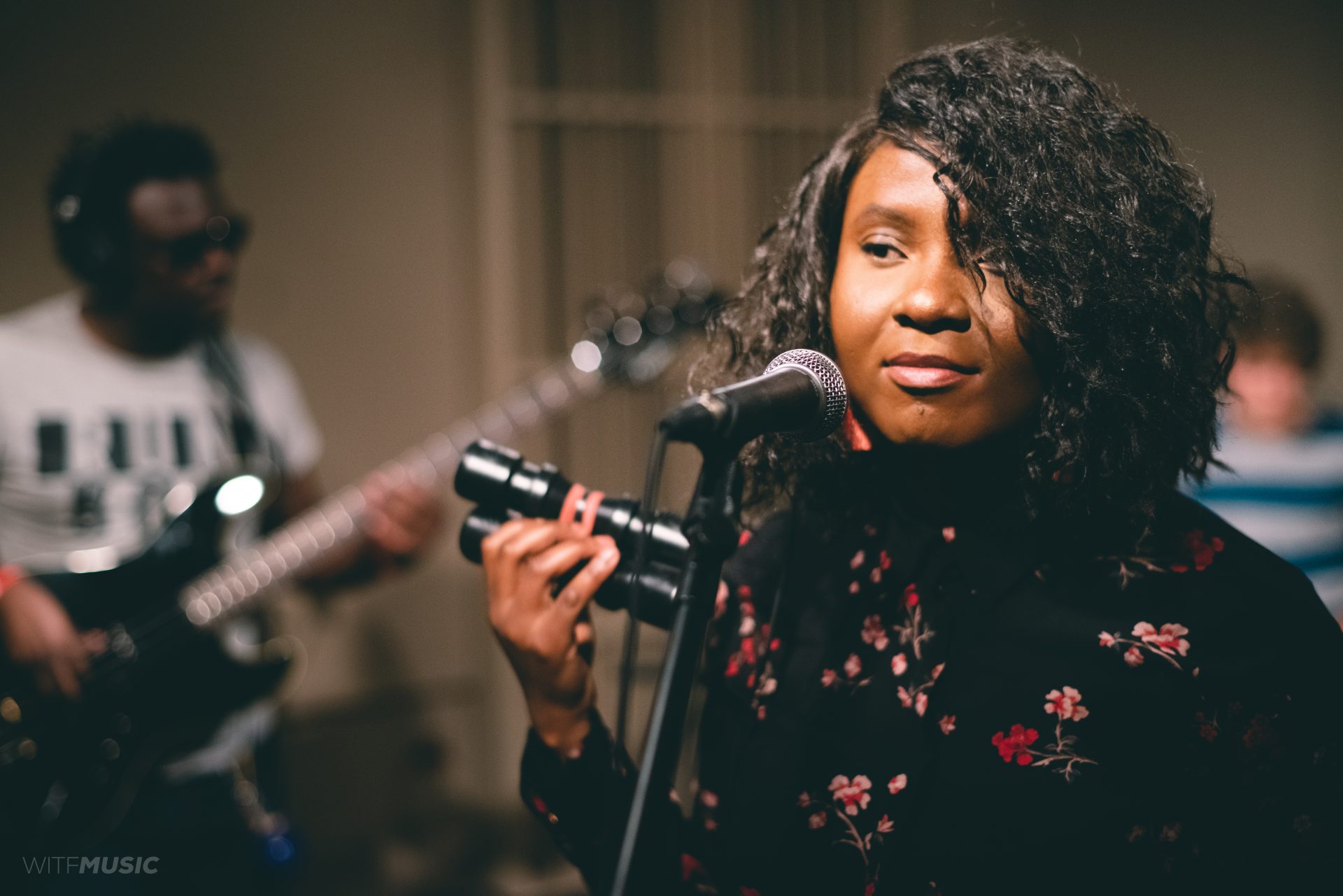 Momo Baz sings with Emmanuel Nsingani