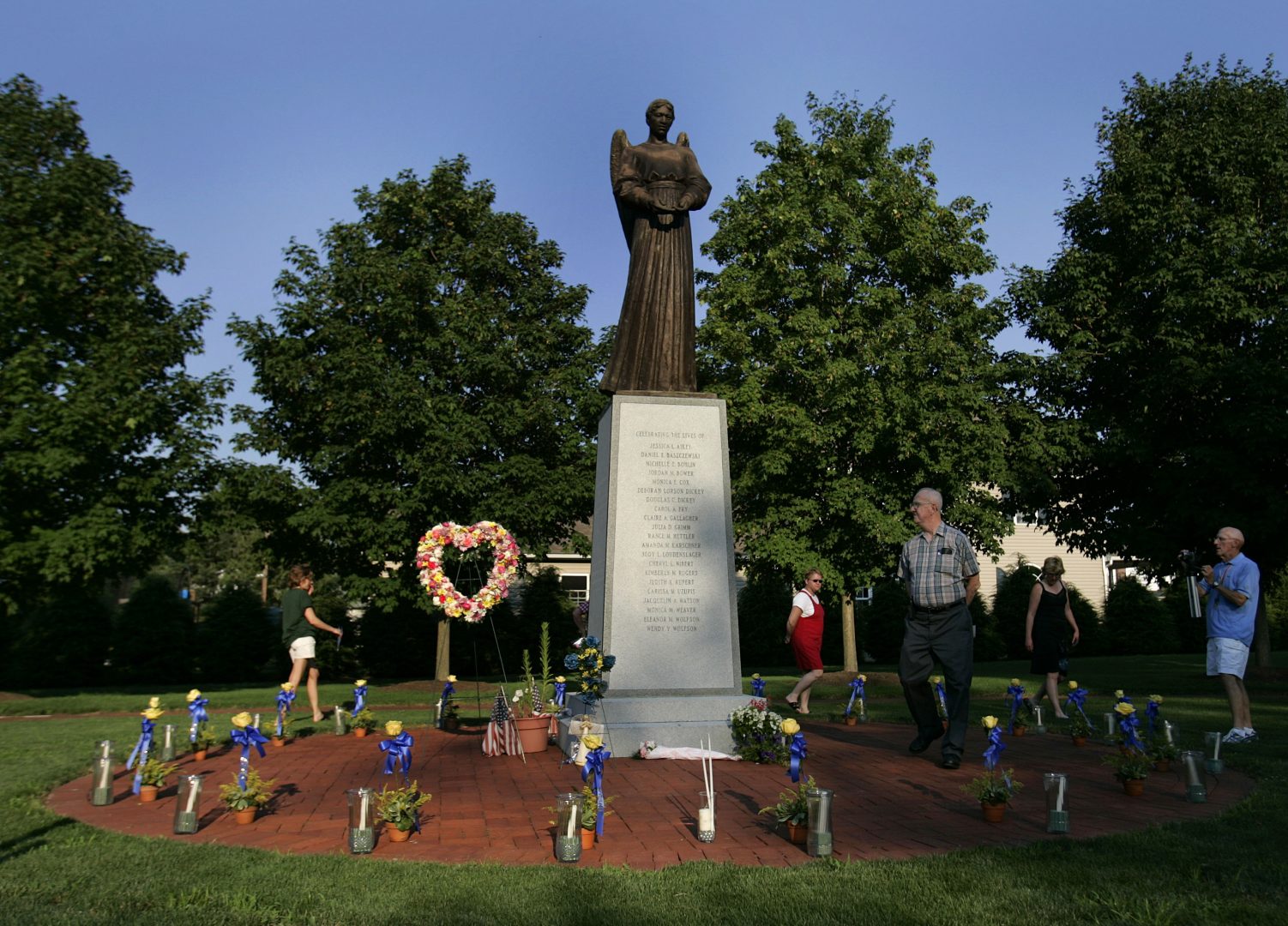 Retired cheerleading coach continues tradition of remembering