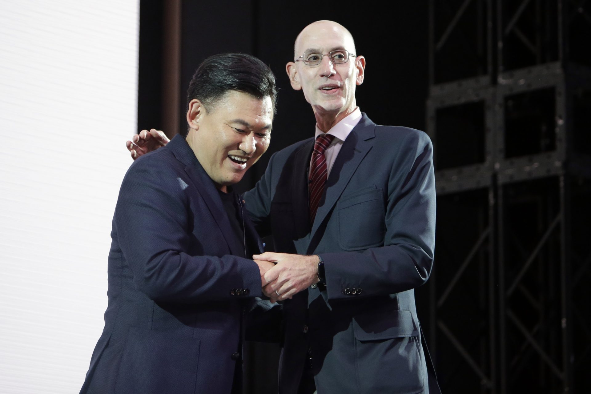 “adam silver japan”的图片搜索结果