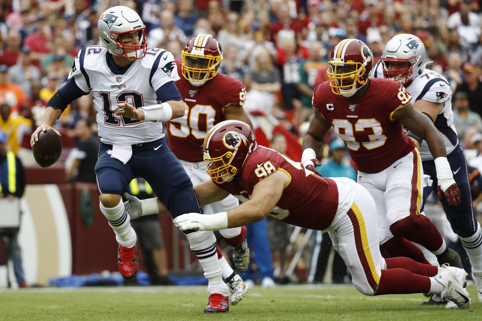 Brady carries unbeaten Patriots past winless Redskins 33-7