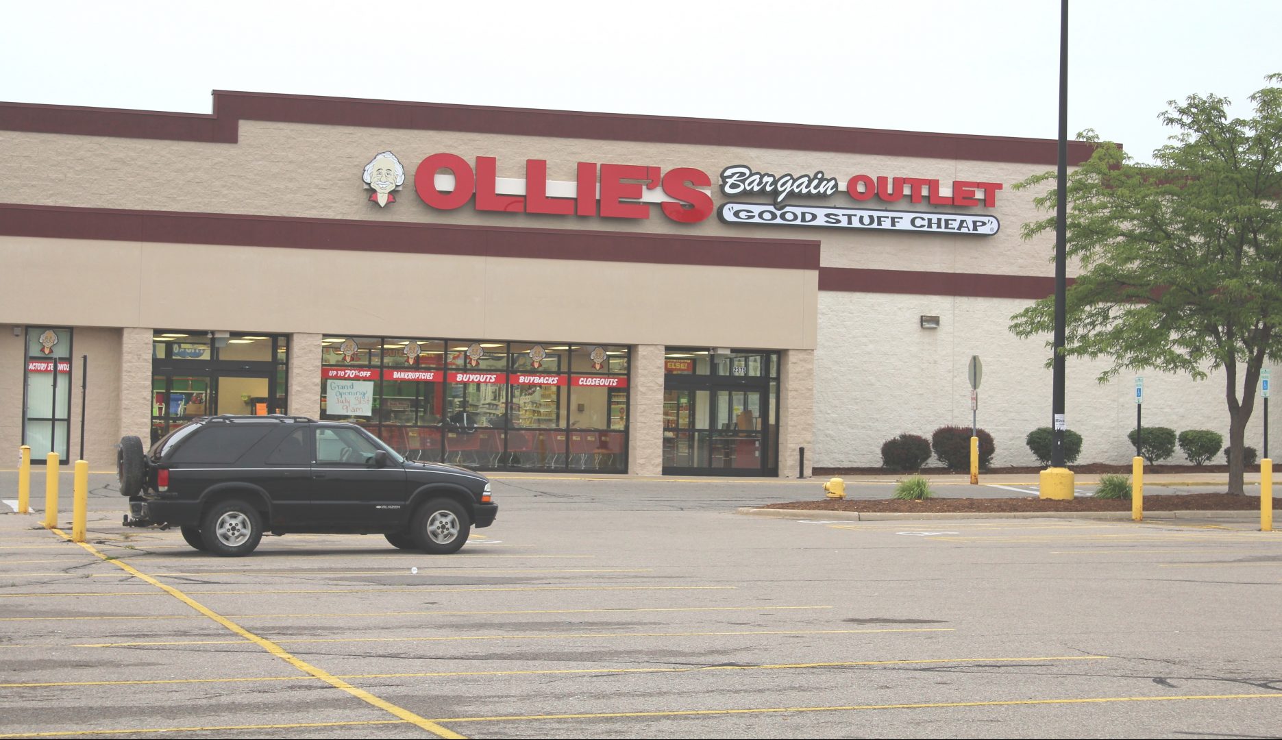 Ollie’s Bargain Outlet CEO, founder dies at 61 WITF