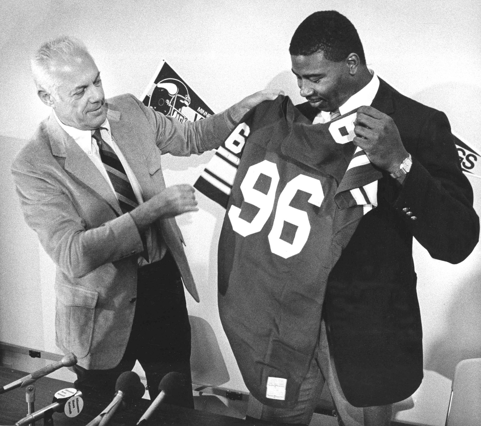 Minnesota Vikings head coach Bud Grant holds up the new jersey to their first-round draft pick Chris Doleman at a press conference to introduce the linebacker from Pittsburgh in Eden Prairie, Minn., May 1, 1985.