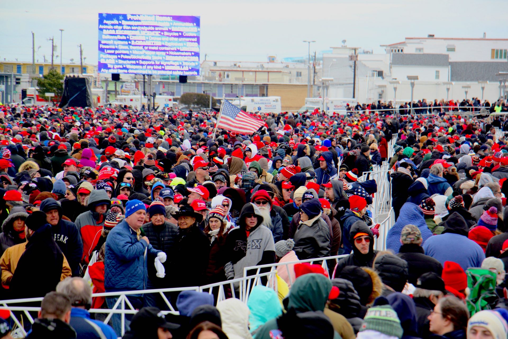 Thousands line up outside the Wildwoods Convention Center to see President Donald Trump. (Emma Lee/WHYY)
