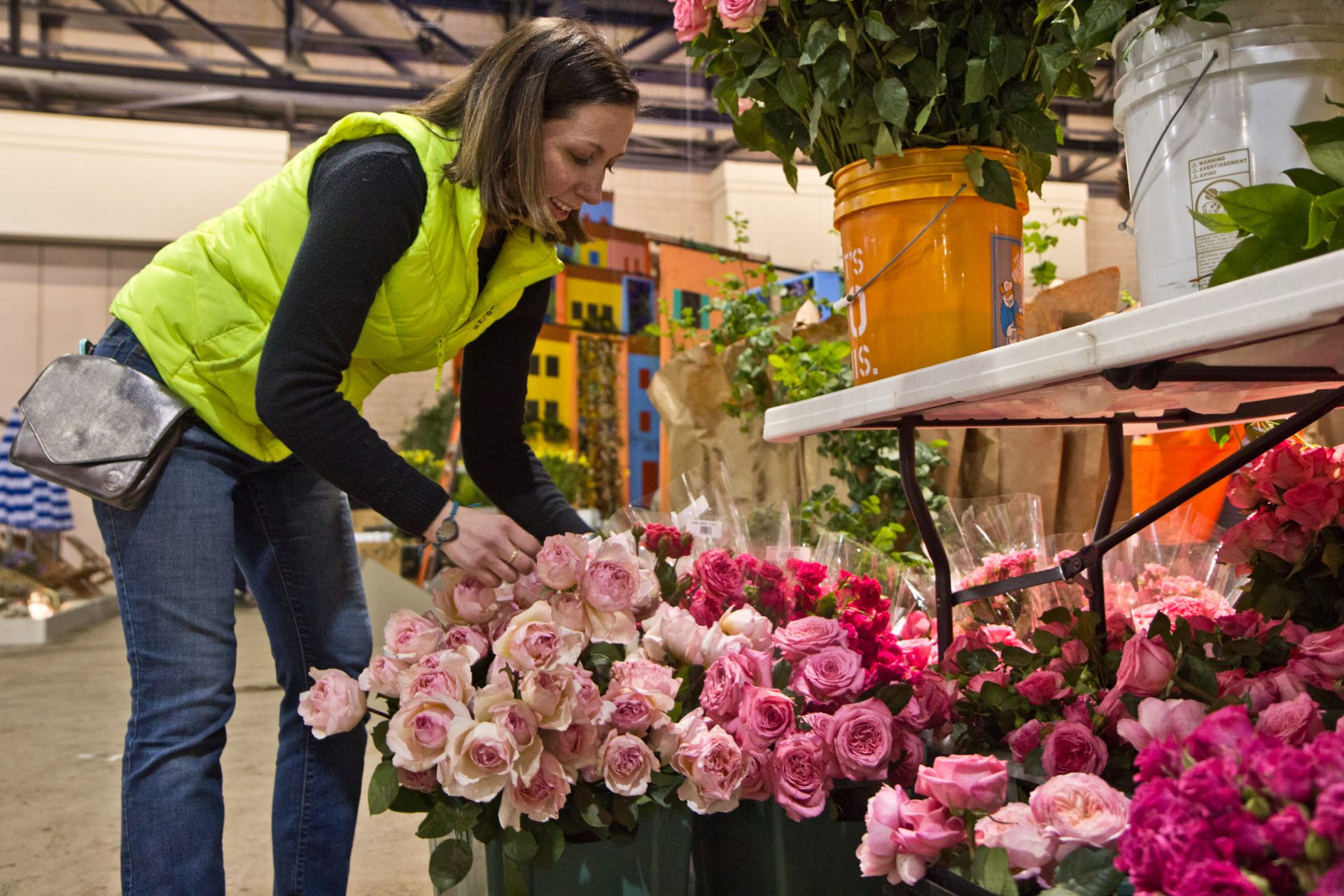 René Tucci constructs the Princess Grace Rose Garden at the 2020 Philadelphia Flower Show.