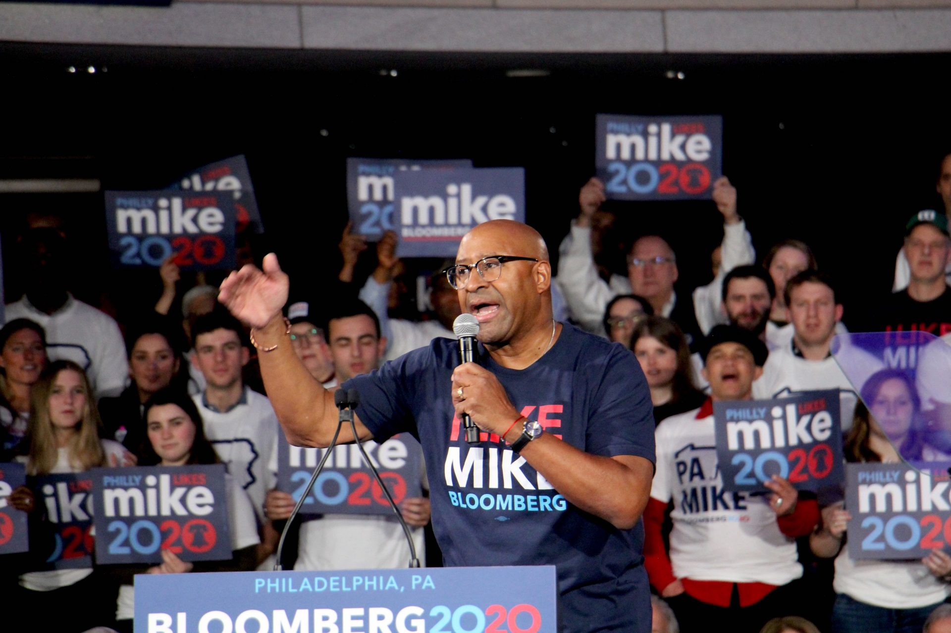 Former Philadelphia Mayor Michael Nutter warms up the crowd at the National Constitution Center for Democratic Presidential candidate Michael Bloomberg.