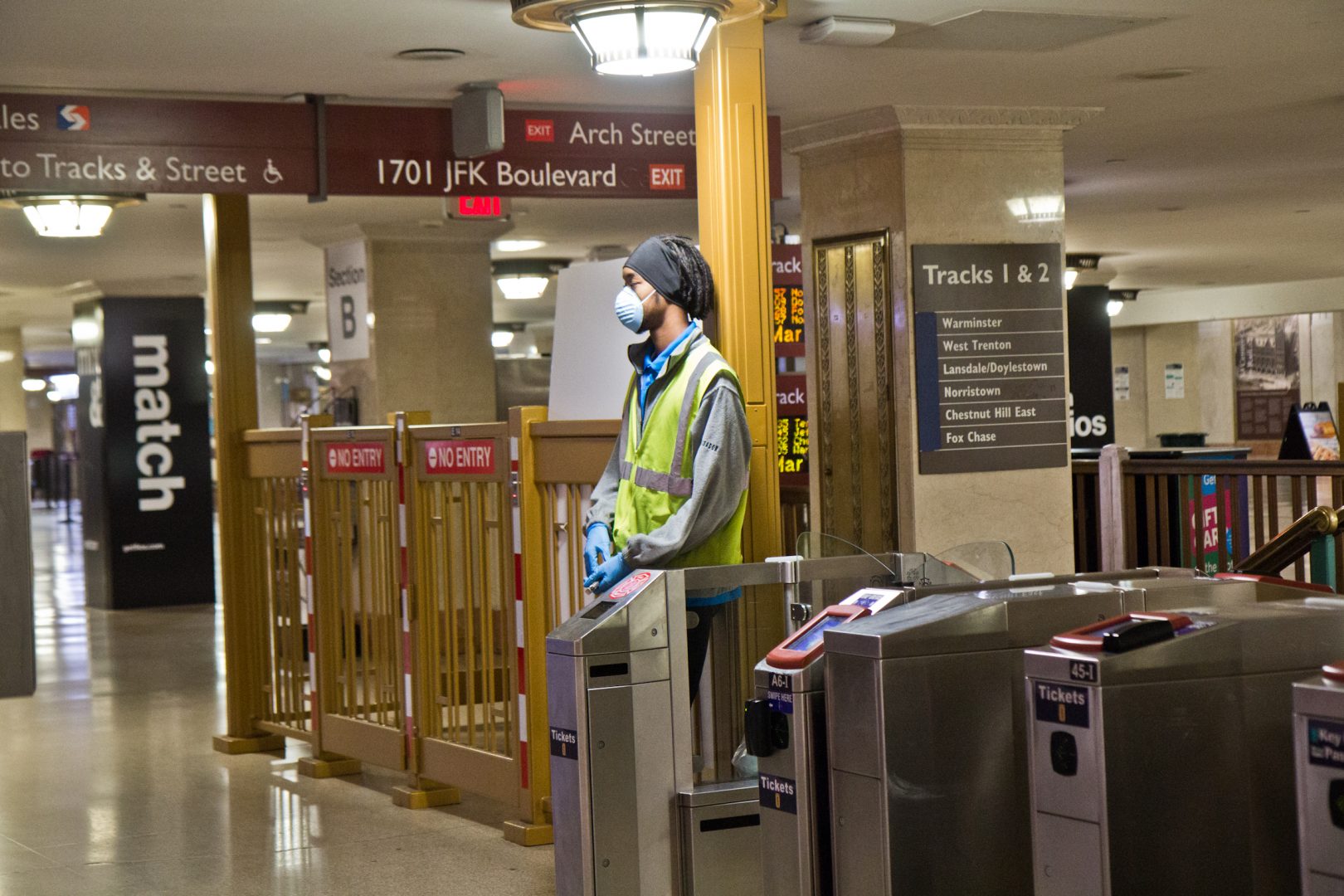 Regional rail stations were nearly empty Tuesday in the wake of the coronavirus shutdown. (Kimberly Paynter/WHYY
