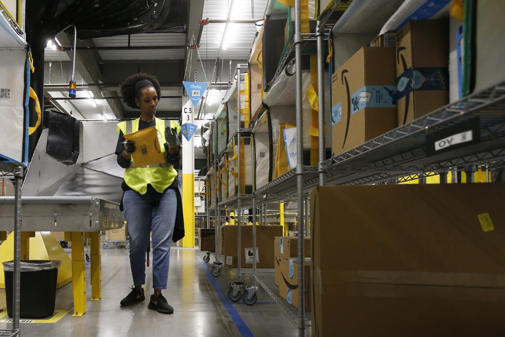 amazon warehouse dress code