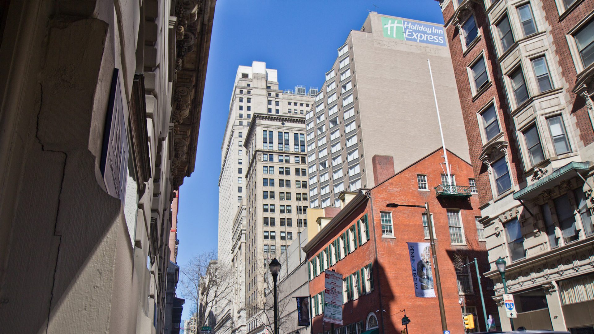 Police have closed Walnut Street in Philadelphia where a Holiday Inn Express will be a city quarantine site. (Kimberly Paynter/WHYY)