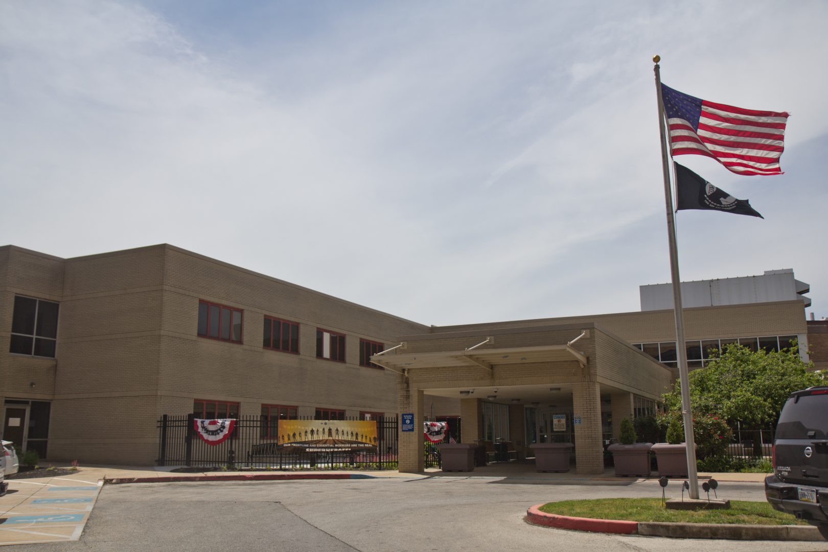 Congress looks to ease veterans’ use of health care outside the VA – NPR