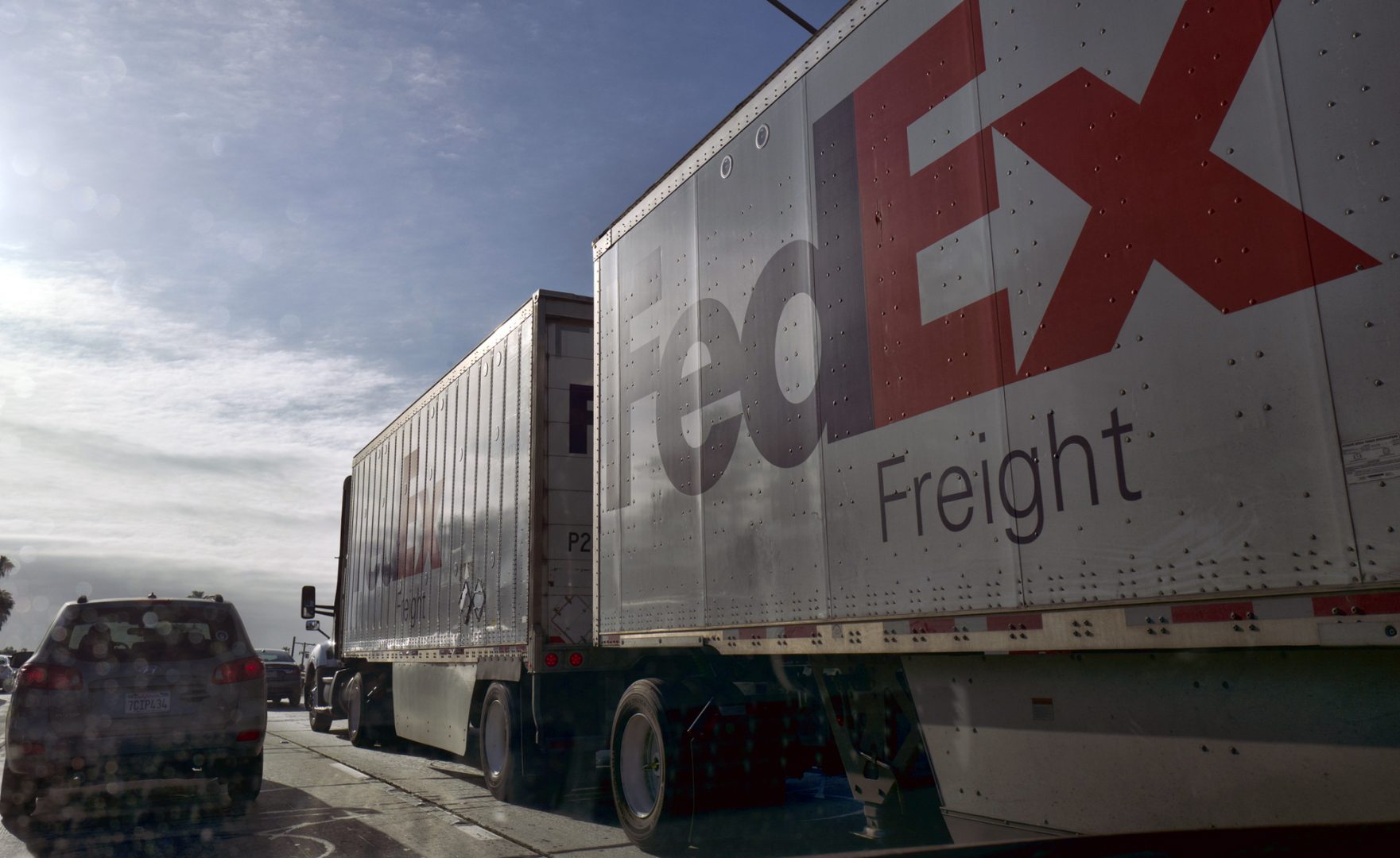 FILE PHOTO: In this May 1, 2019 photo, a Fed-Ex tractor trailer truck makes it's way along the Hollywood Freeway in Los Angeles. California regulators on Tuesday, April 28, 2020, strengthened a proposed first-in-the-nation rule that would force auto makers to sell more electric delivery vans and work trucks in a state with the country's worst air quality. 