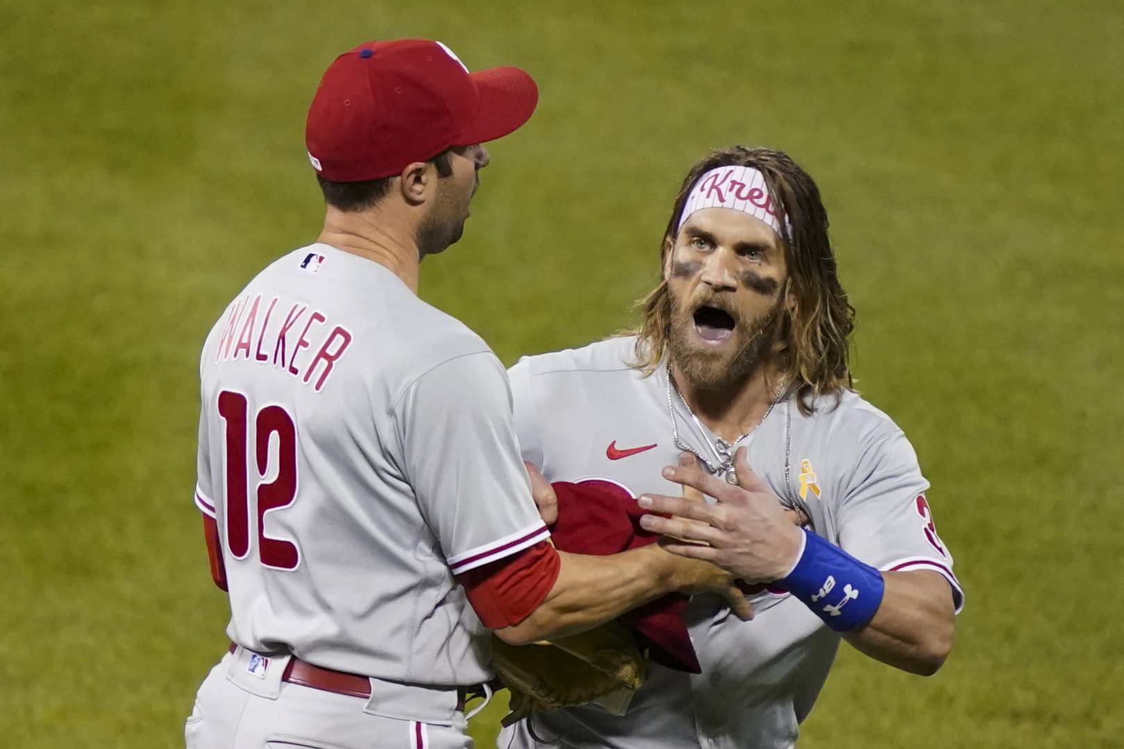 Phillies star Bryce Harper ejected arguing fair-foul call