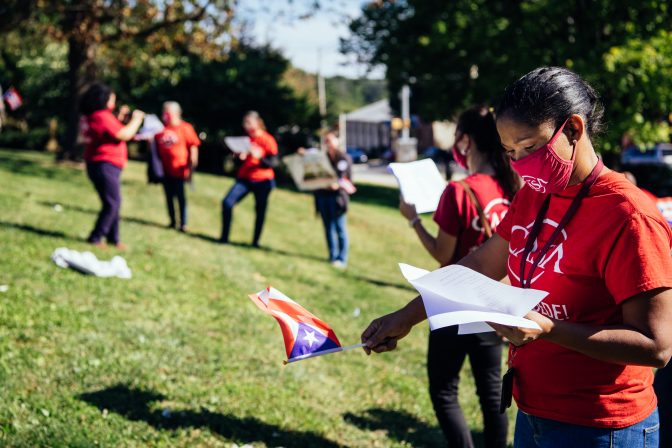 Puerto Ricans and allies sing classic anthems to the island. (Dani Fresh/WHYY)