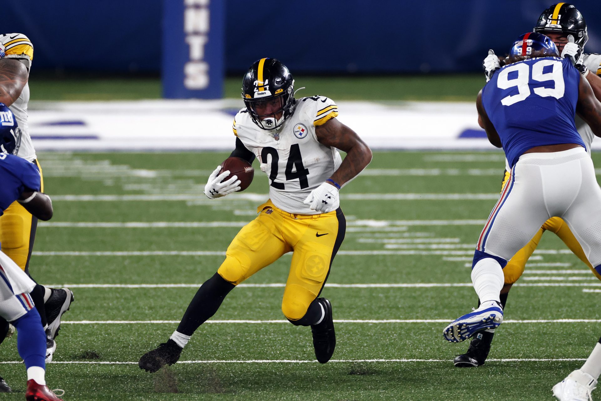 Pittsburgh Steelers running back Benny Snell (24) rushes against the New York Giants during an NFL football game, Monday, Sept. 14, 2020, in East Rutherford, N.J.