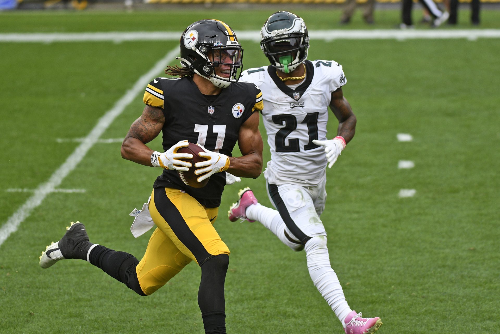 Pittsburgh Steelers wide receiver Chase Claypool (11) beats Philadelphia Eagles strong safety Jalen Mills (21) to the end zone for a touchdown during the first half of an NFL football game in Pittsburgh, Sunday, Oct. 11, 2020.