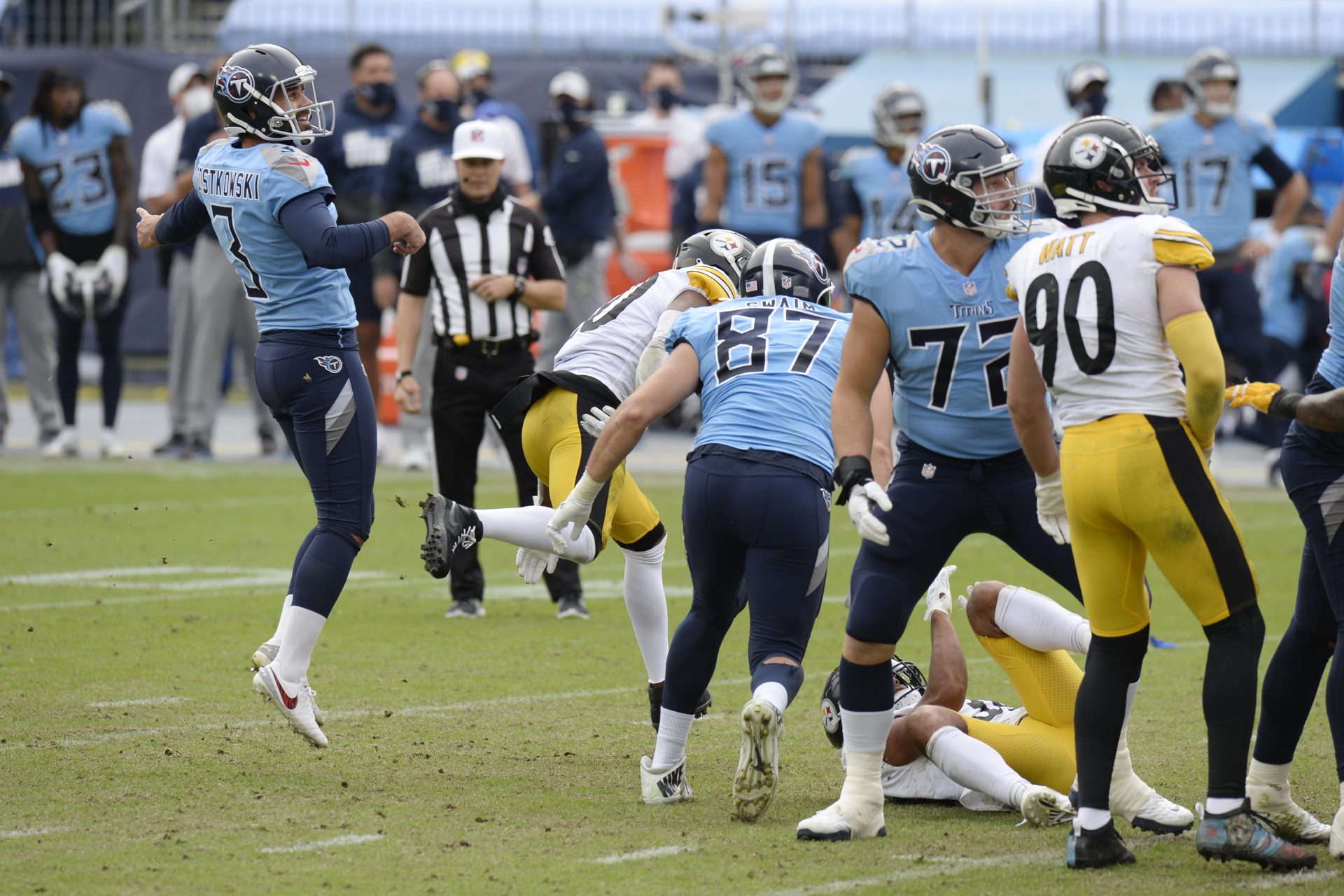 Tennessee Titans kicker Stephen Gostkowski (3) watches as his 45-yard field goal attempt against the Pittsburgh Steelers sails wide in the final seconds of the fourth quarter of an NFL football game Sunday, Oct. 25, 2020, in Nashville, Tenn. The Steelers won 27-24.