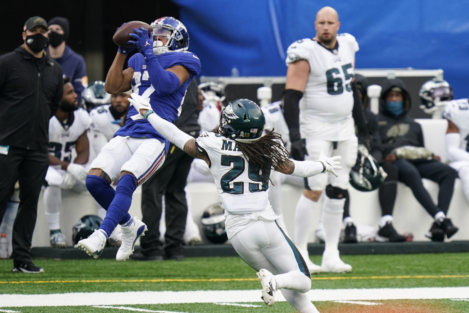 New York Giants' Sterling Shepard (87) catches a pass in front of Philadelphia Eagles' Avonte Maddox (29) during the second half of an NFL football game Sunday, Nov. 15, 2020, in East Rutherford, N.J. 