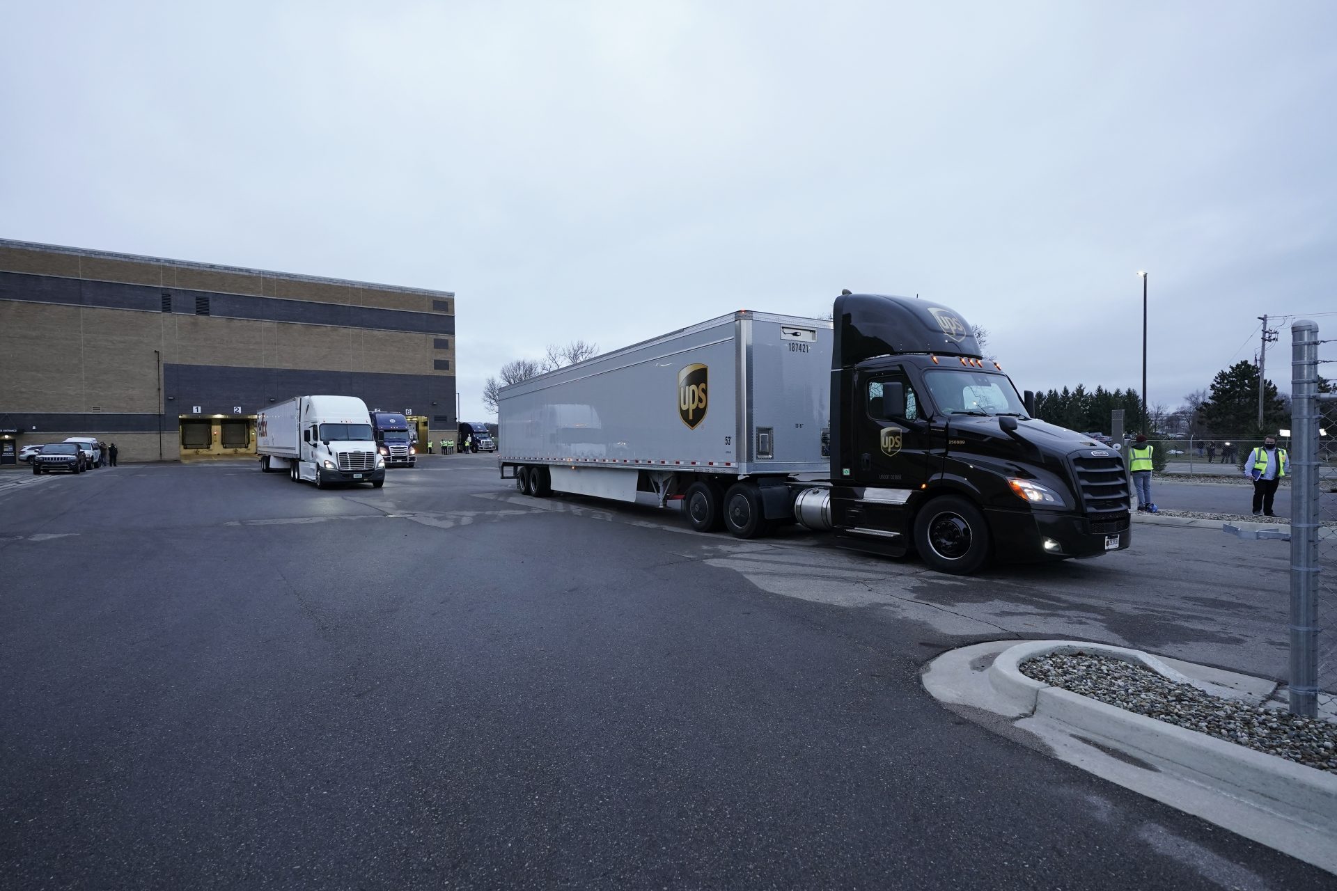 COVID-19 vaccine shipments begin in historic US effort | WITF