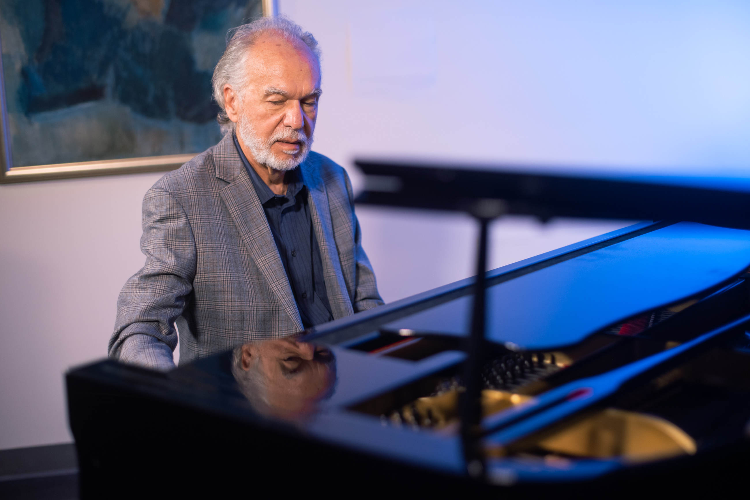 Steve Rudolph at the piano.