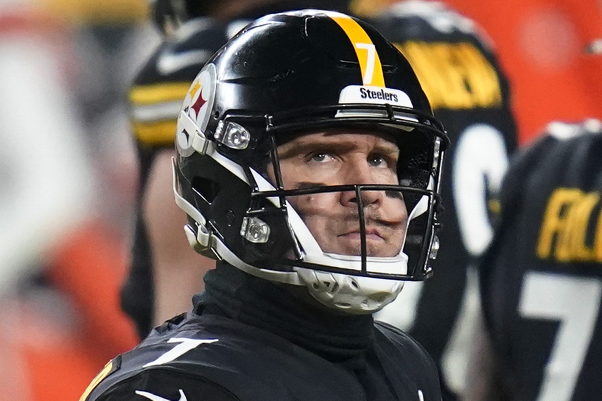 Pittsburgh Steelers quarterback Ben Roethlisberger (7) looks a the scoreboard as he walks off the field during the first half of an NFL wild-card playoff football game against the Cleveland Browns, Sunday, Jan. 10, 2021, in Pittsburgh