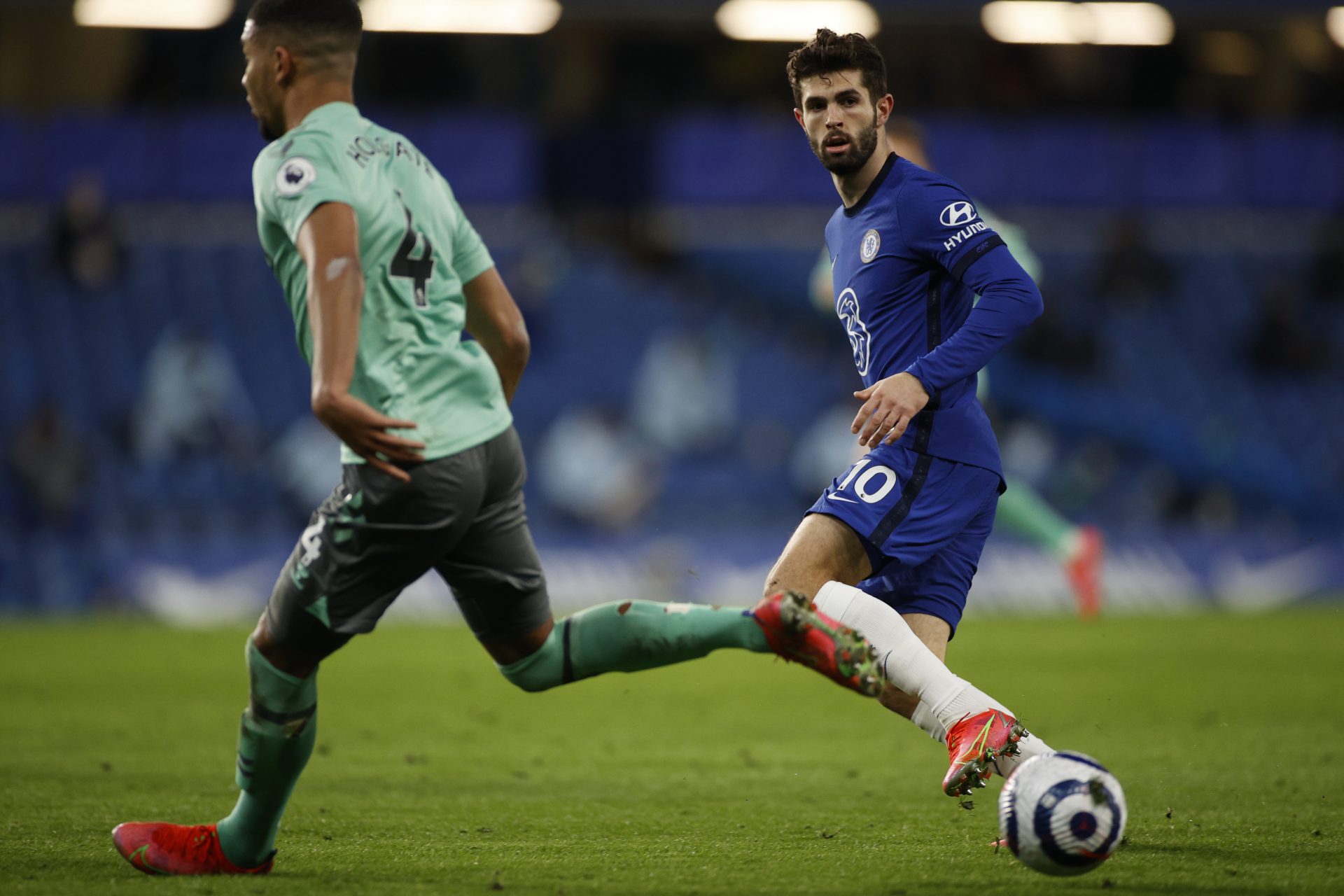 Chelsea's Christian Pulisic, right, in action during the English Premier League soccer match between Chelsea and Everton at the Stamford Bridge stadium in London, Monday, March 8, 2021.