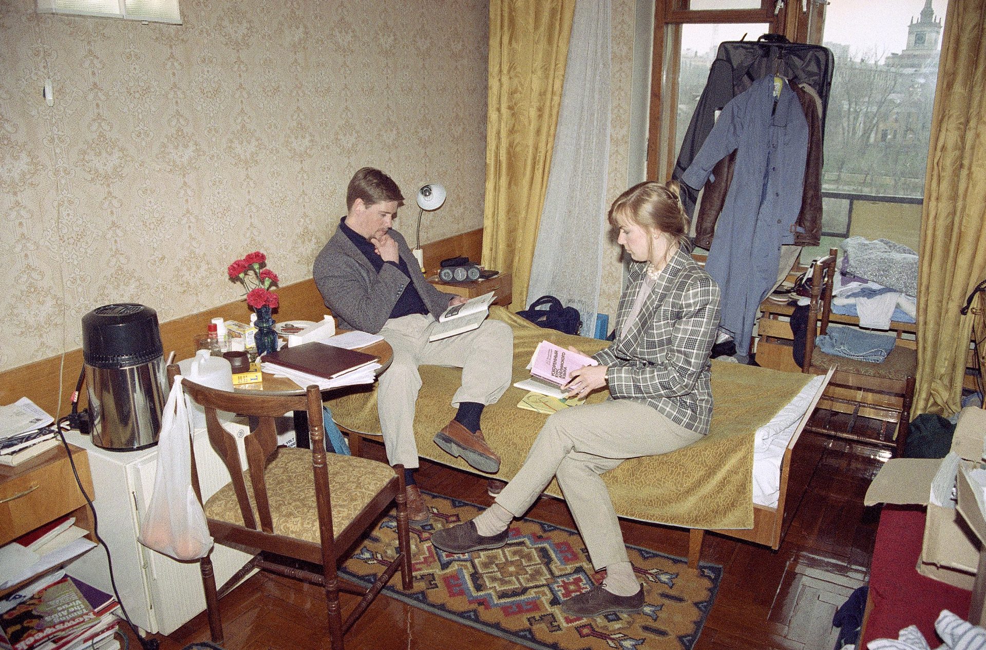 Peace Corps volunteers Kelly Taylor Walker and her husband Robert Walker work and live out of their cramped Volgograd, Russia hotel room, April 27, 1993.