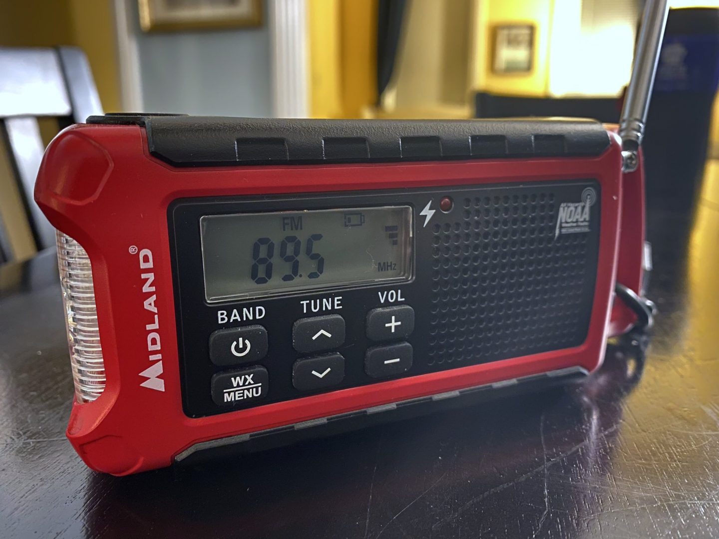 A radio tuned to 89.5