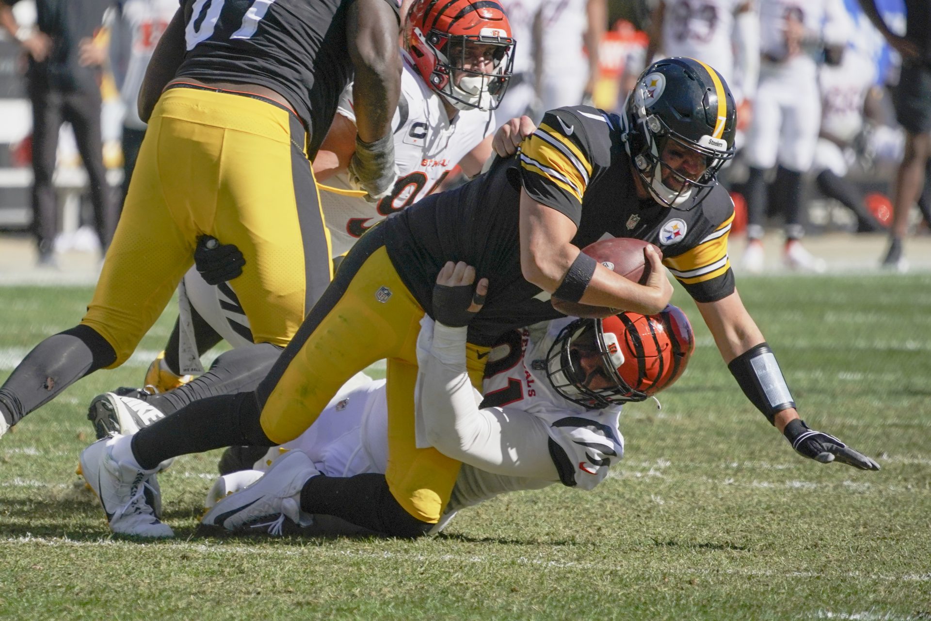 Cincinnati Bengals defensive end Trey Hendrickson (91) tackles Pittsburgh Steelers quarterback Ben Roethlisberger (7) during the second half an NFL football game, Sunday, Sept. 26, 2021, in Pittsburgh.