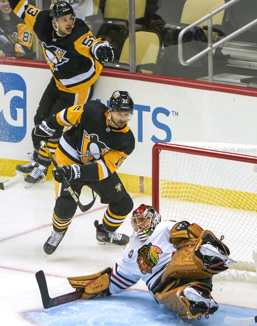 Boston Bruins beat Pittsburgh Penguins in high scoring game