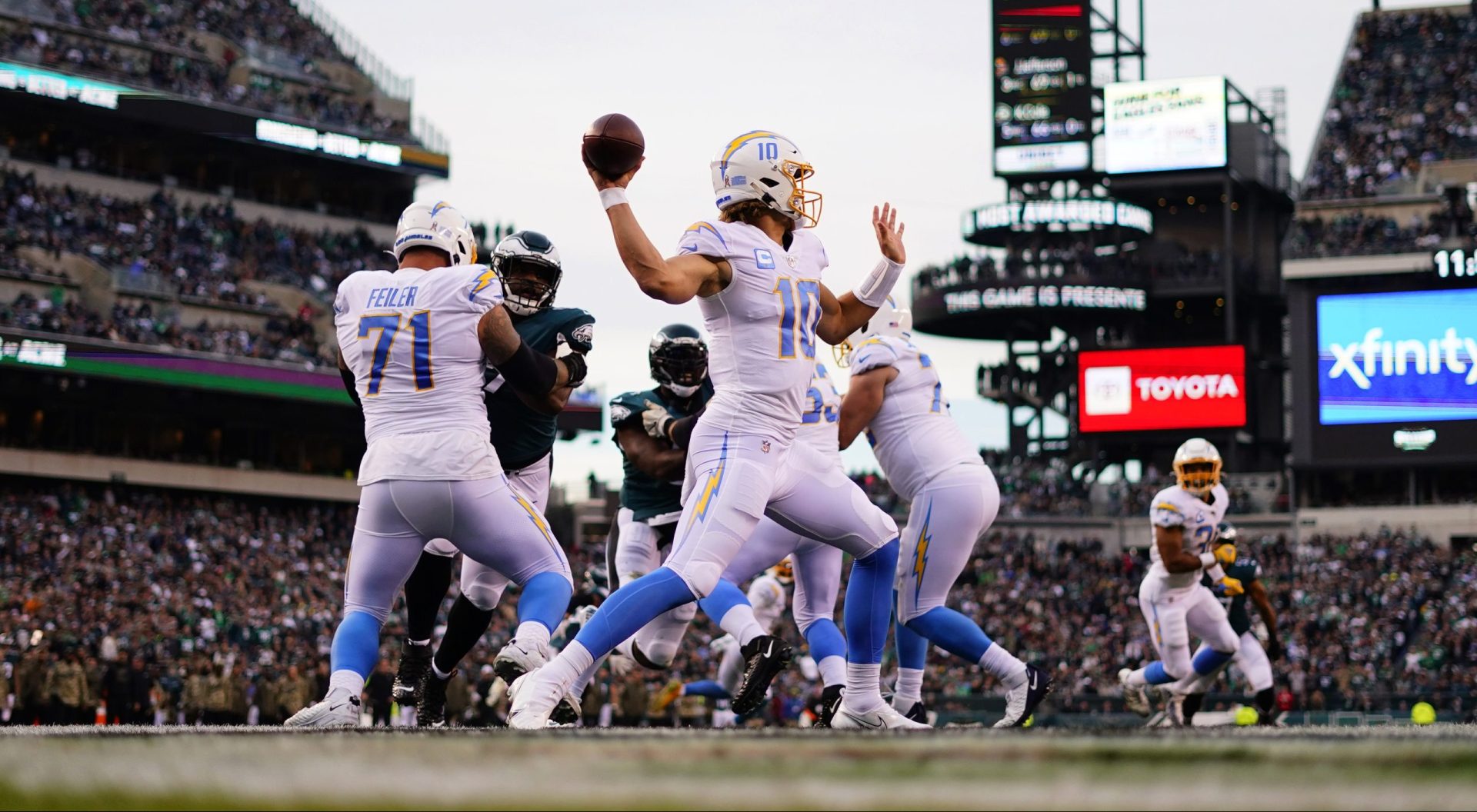 Los Angeles' Justin Herbert has 3 TDs, Chargers beat Eagles 27-24