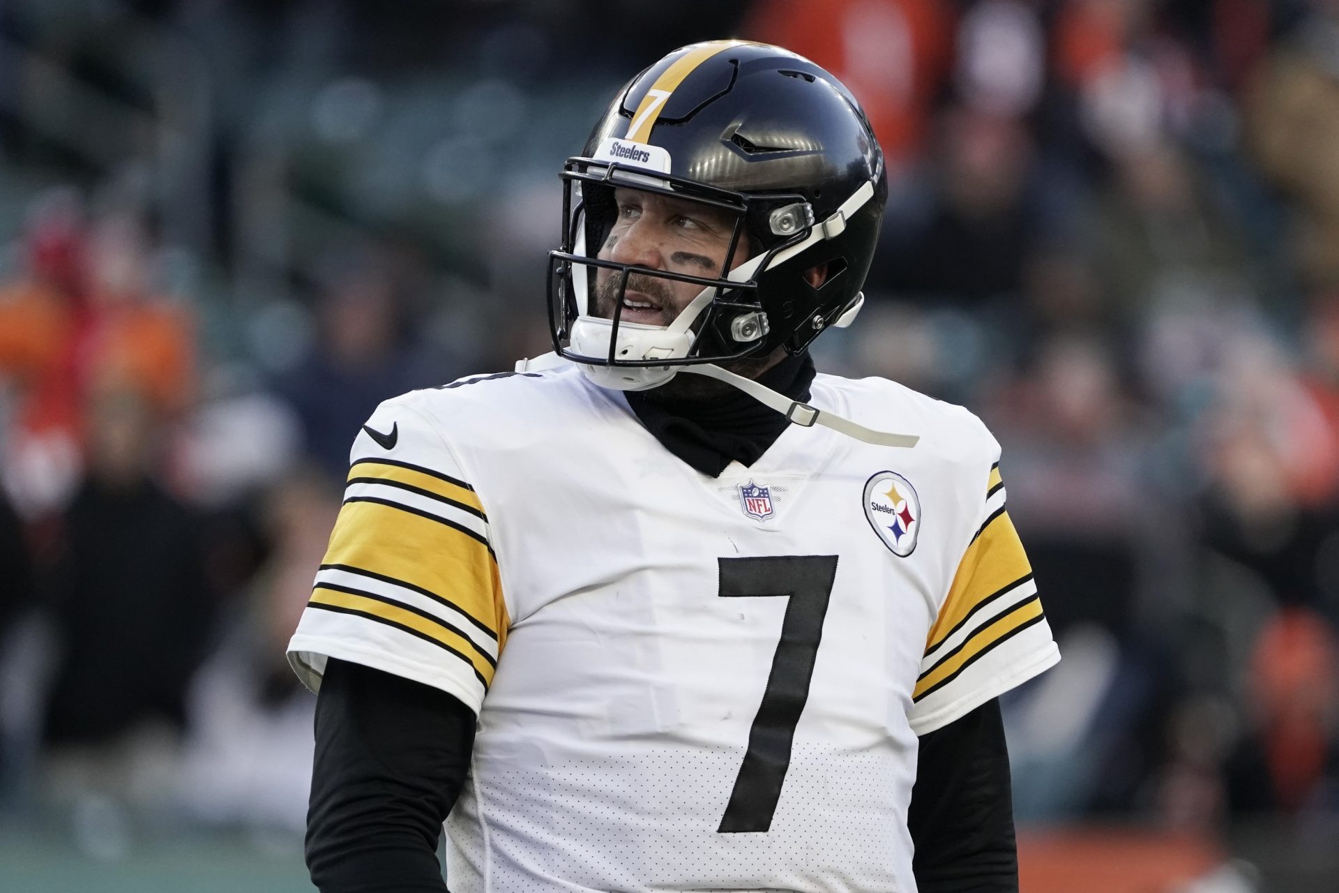 Pittsburgh Steelers quarterback Ben Roethlisberger (7) looks up toward the scoreboard as he leaves the field after losing to the Cincinnati Bengals in an NFL football game, Sunday, Nov. 28, 2021, in Cincinnati.