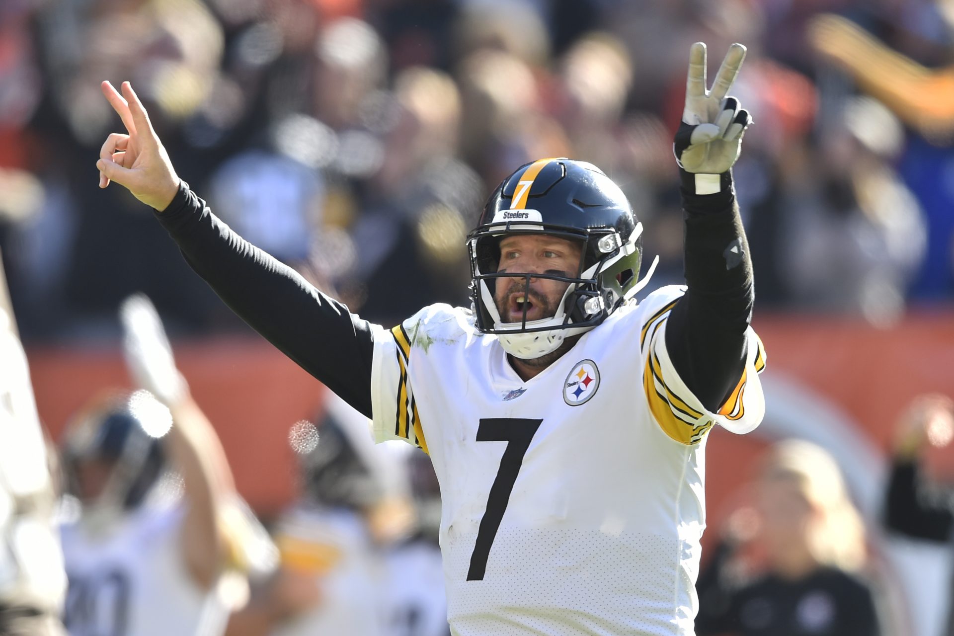 Pittsburgh Steelers quarterback Ben Roethlisberger celebrates after a 2-yard touchdown pass to tight end Pat Freiermuth (88) during the second half of an NFL football game against the Cleveland Browns, Sunday, Oct. 31, 2021, in Cleveland.