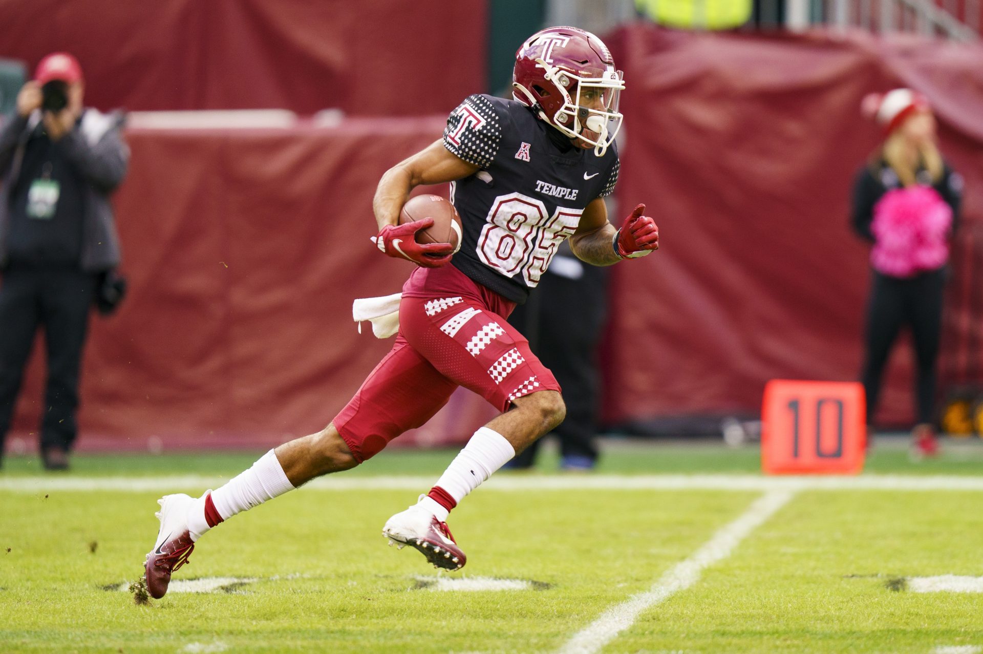 Temple wide receiver Amad Anderson Jr. (85) returns the kick during the second half of an NCAA college football against Houston, Saturday, Nov. 13, 2021, in Philadelphia. Houston won 37-8.