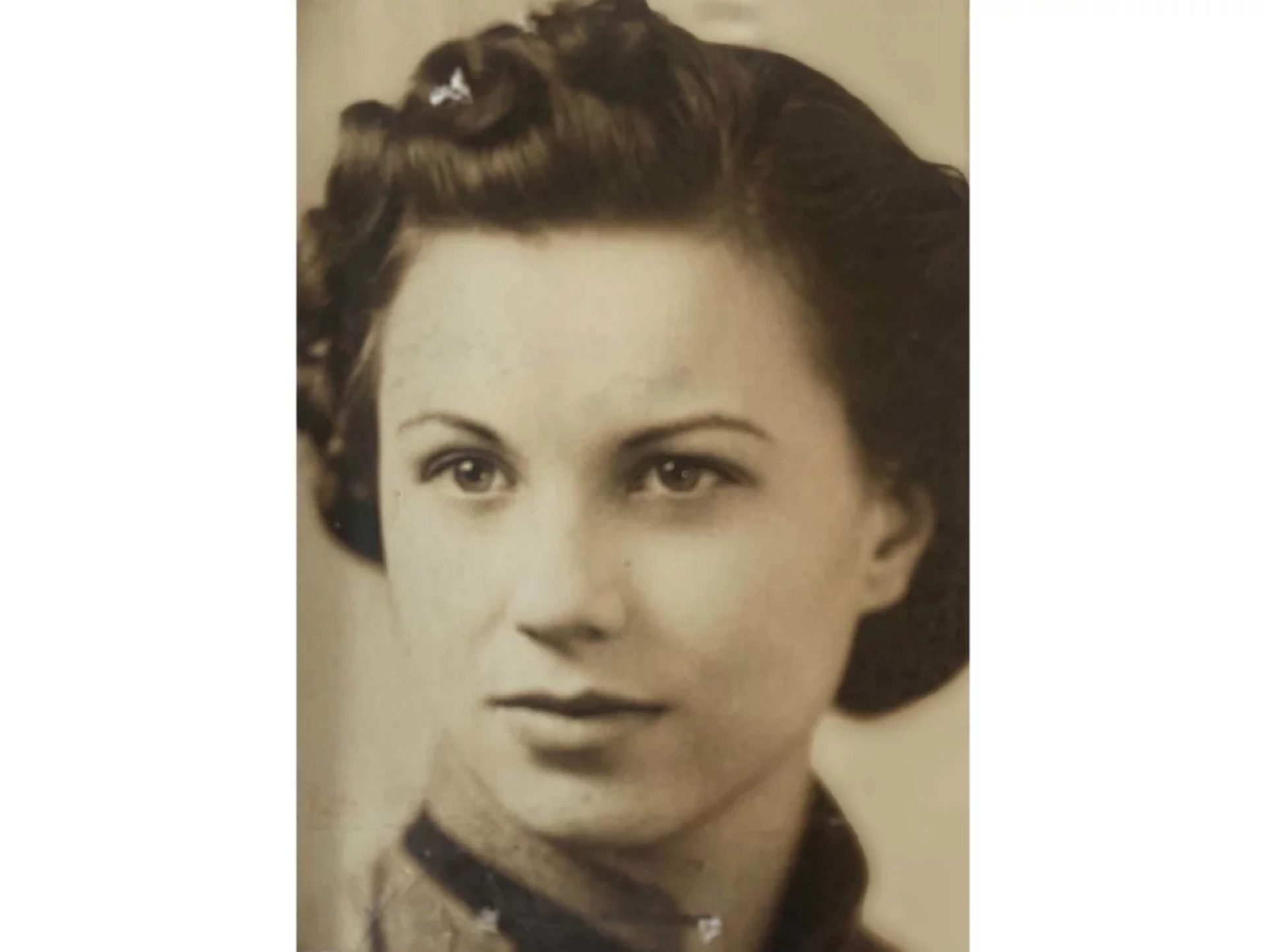 Ellene circa 1941.