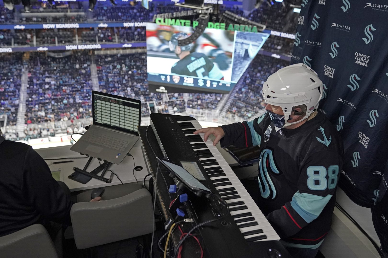 slap-shot-organist-finds-new-career-with-expansion-seattle-kraken-witf