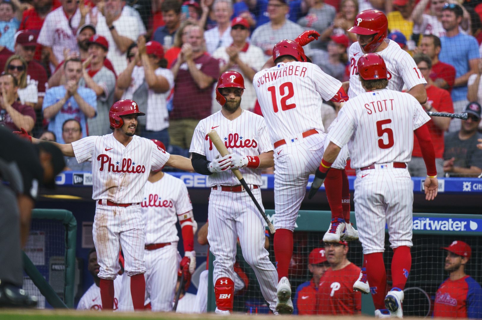 Phillies' Rhys Hoskins OK after being hit by pitch on hand, could