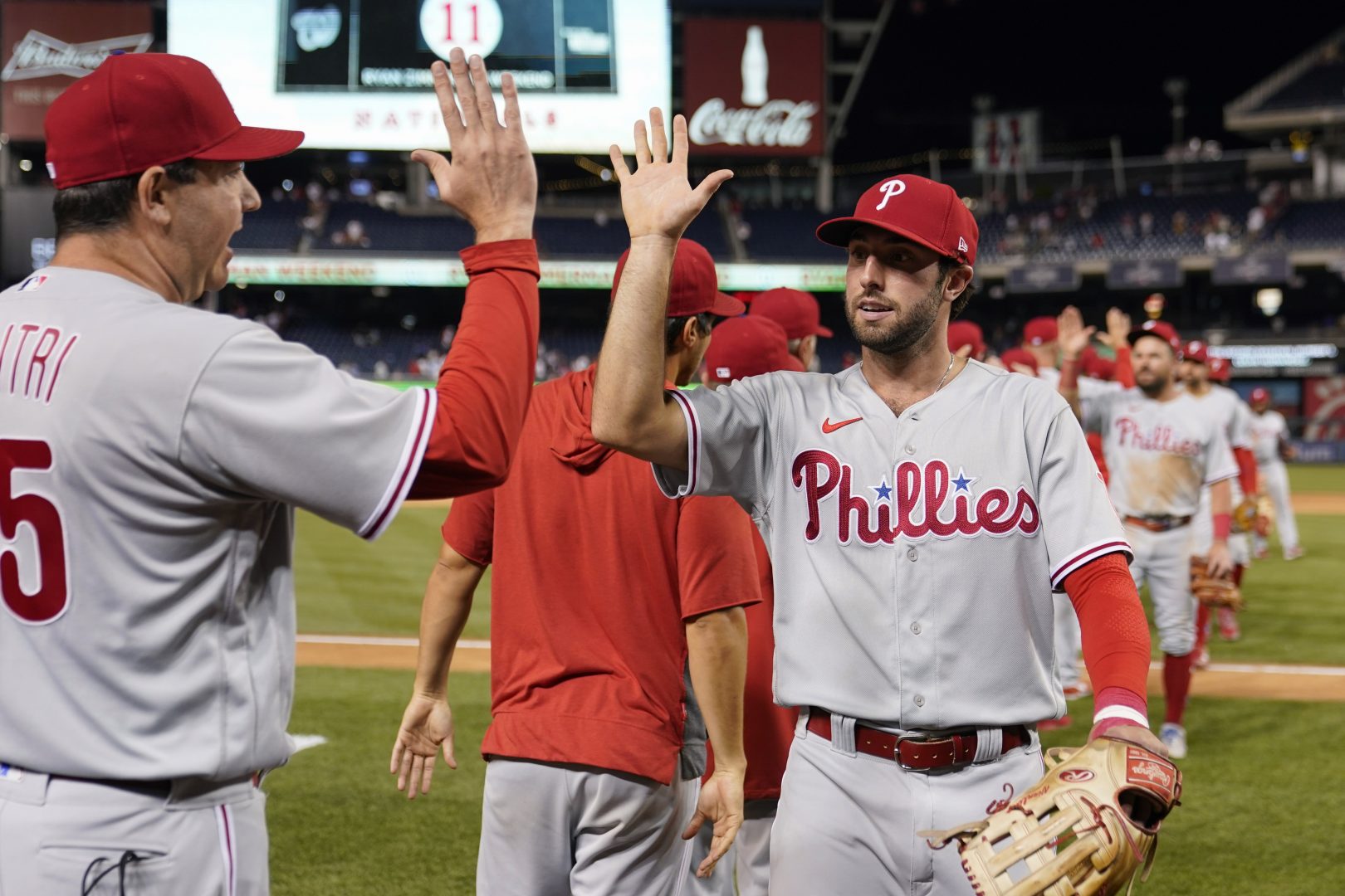 Obstruction call helps Phils sweep Nats for 14th win in 16