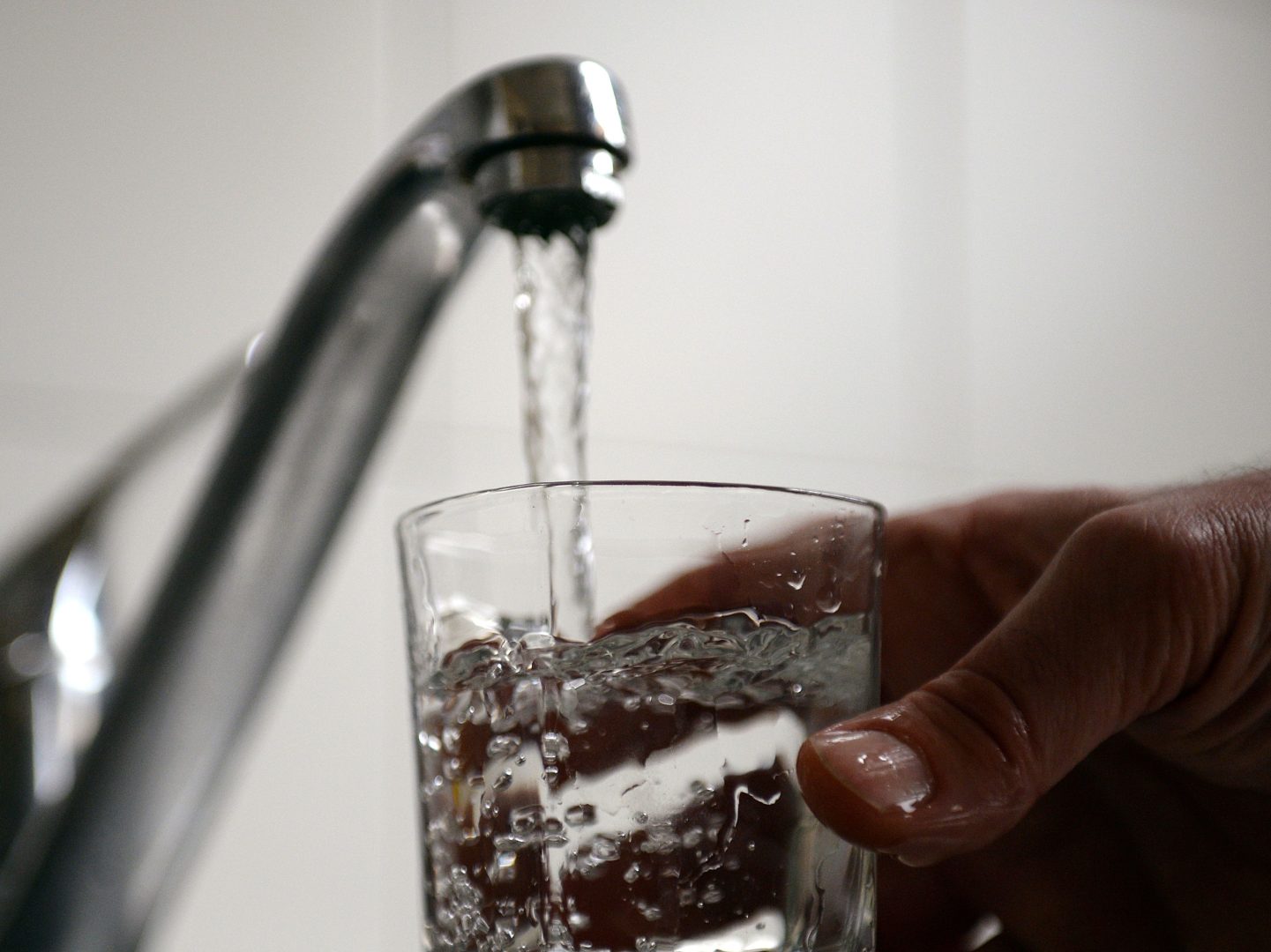 Tap water fills a glass on February 26, 2014 in the French southern city of Marseille. 