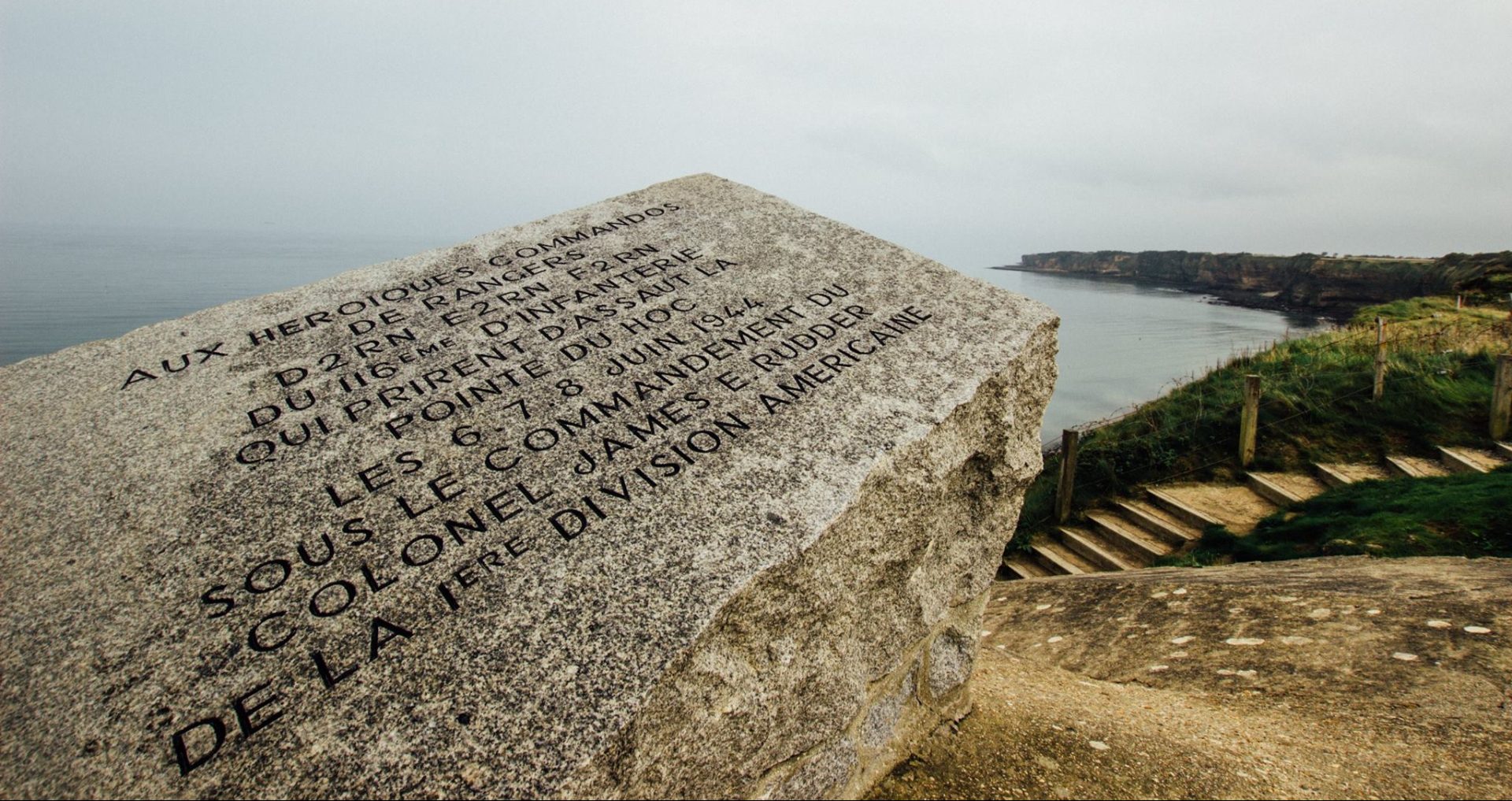 DVIDS - News - Soldiers re-up under Crossed Swords monument