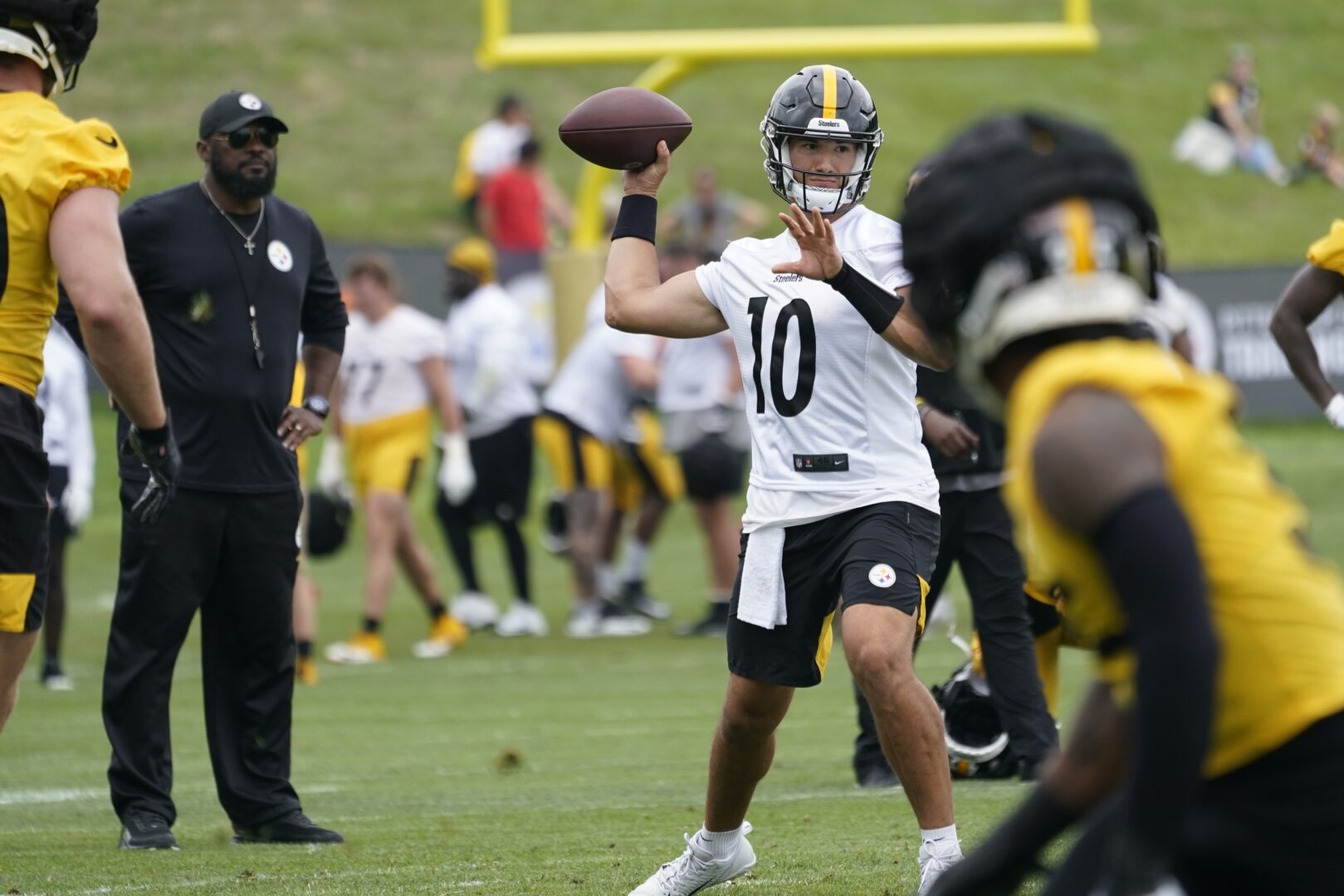 Pittsburgh Steelers quarterback Mitch Trubisky takes part in a drill during practice at their NFL football training camp facility in Latrobe, Pa., Wednesday, July 27, 2022.