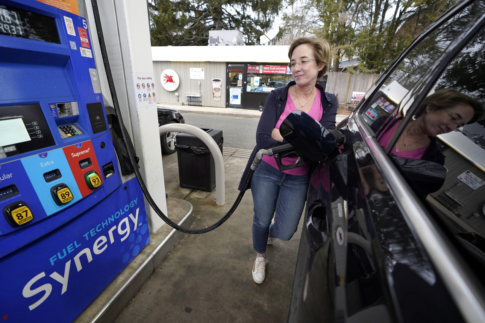  Jennifer Quinn fills her SUV at a gas station Monday, March 7, 2022, in Needham, Mass. 