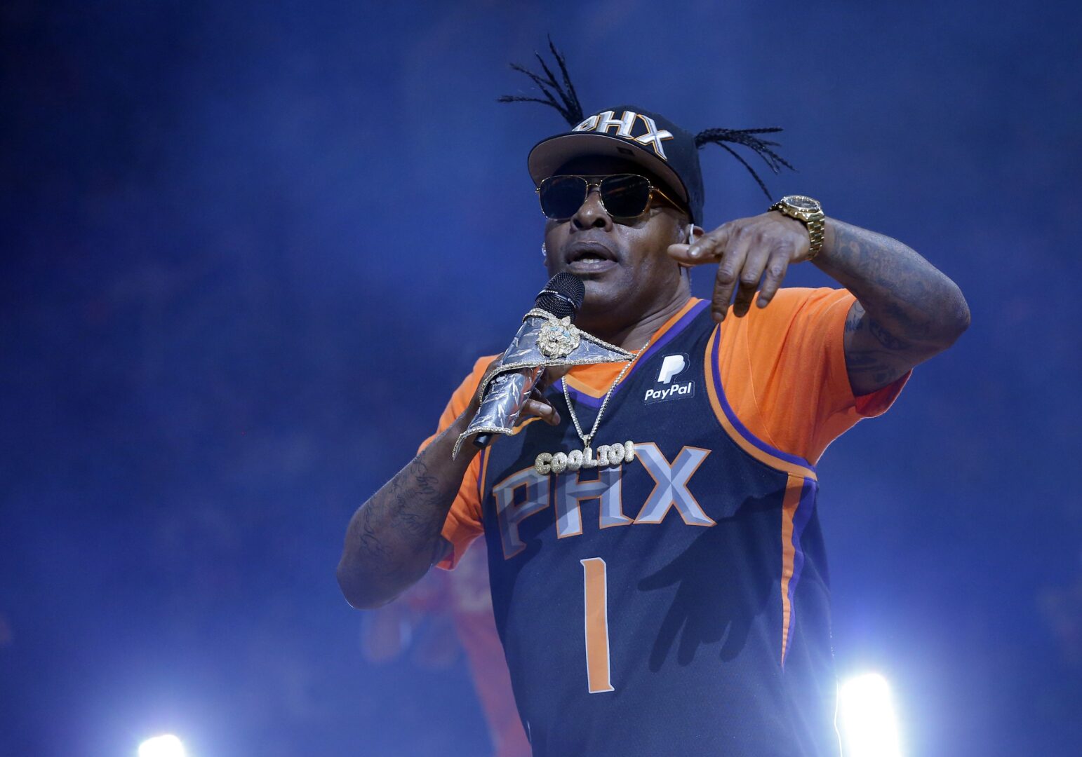  Coolio performs at halftime of an NBA basketball game between the Phoenix Suns and the New Orleans Pelicans on April 5, 2019, in Phoenix. 