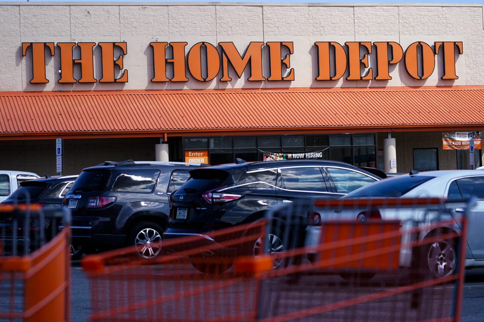 Home Depot workers in Philadelphia vote on whether to unionize : NPR