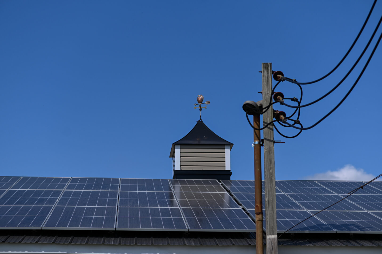 Một mảng năng lượng mặt trời tại Maple Lawn Farms ở Quận York vào ngày 20 tháng 9 năm 2022.
