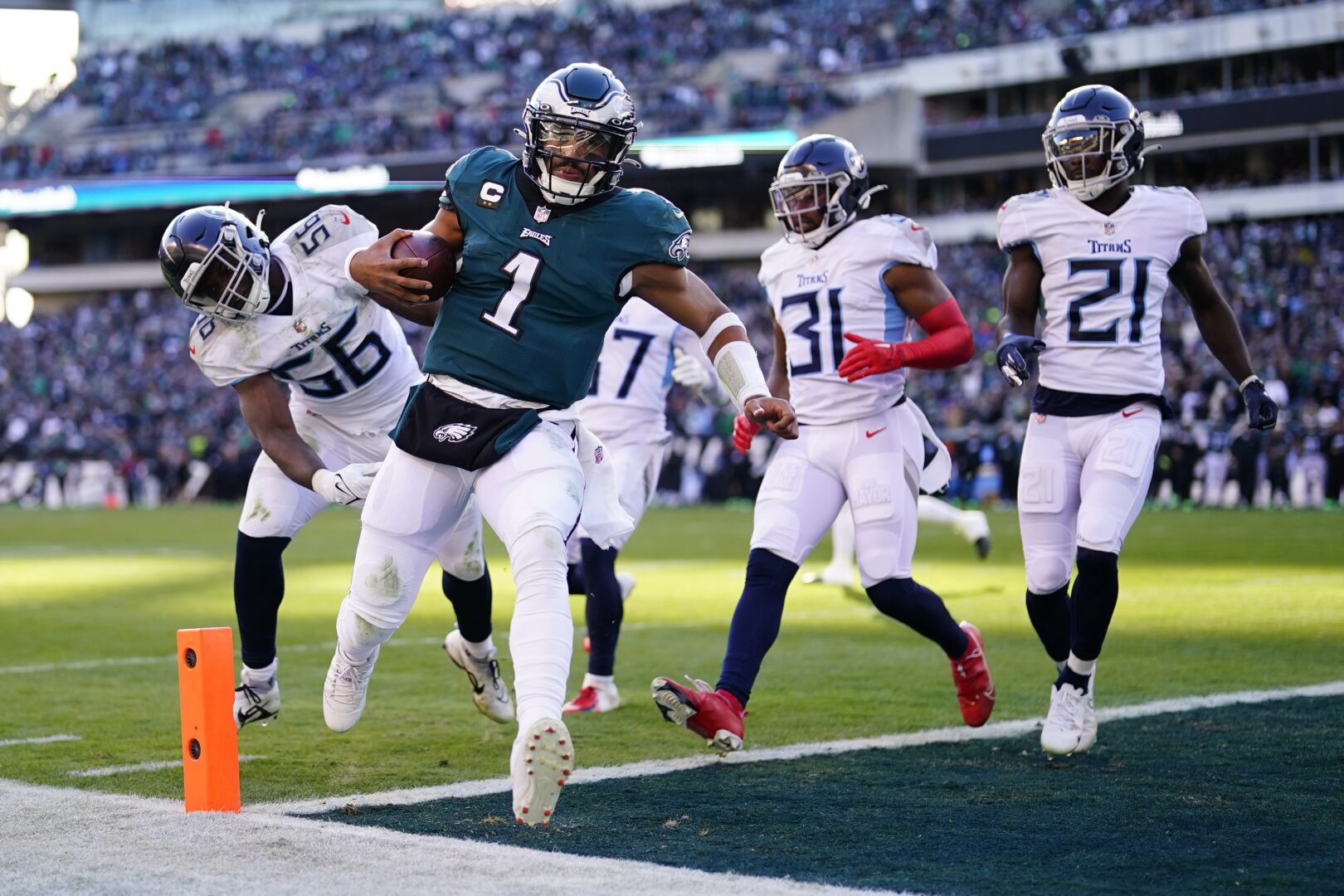 Jalen Hurts has 3 TD passes plus TD run, Eagles beat Titans 35-10