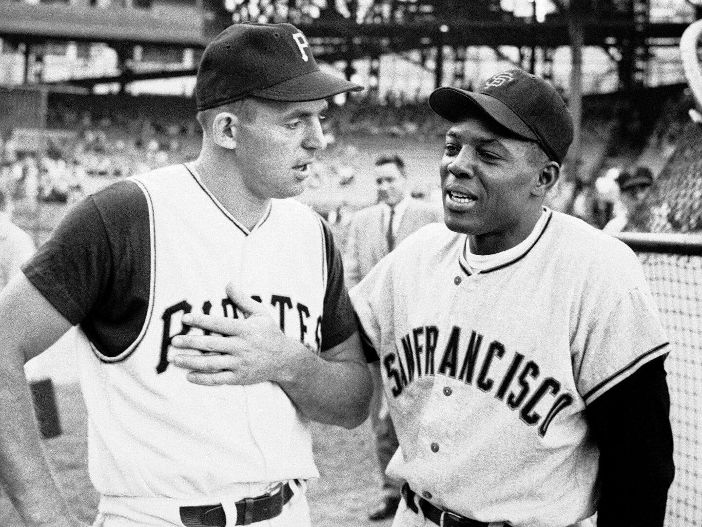 San Francisco Giants' Willie Mays, right, listens as Pittsburgh Pirates' Frank Thomas, left, discusses hitting prior to their baseball game June 17, 1958, in Pittsburgh.