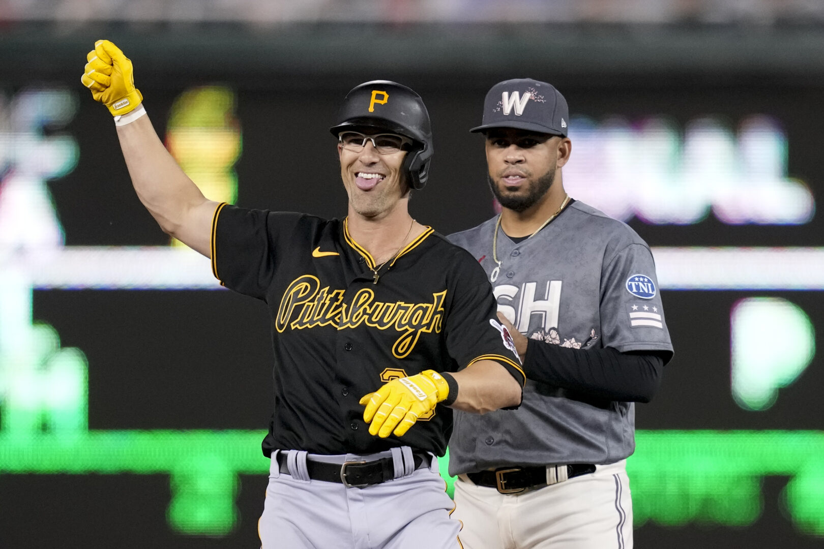 Maggi gets 1st big league hit for Pittsburgh Pirates after 13