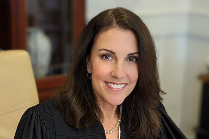 La candidata republicana a la Corte Suprema Carolyn Carluccio